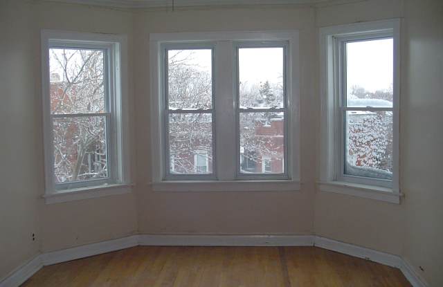 3751 West Dickens Avenue Gallery 3