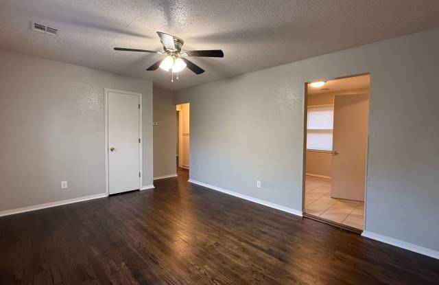 4509 S Handley - 2 Bedroom, 1 Bathroom with a 1-Car Garage Gallery 4