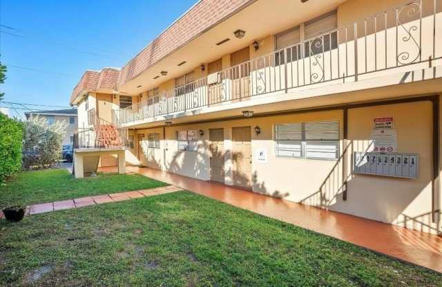 701 NE 8th Street unit: 4 photos photos