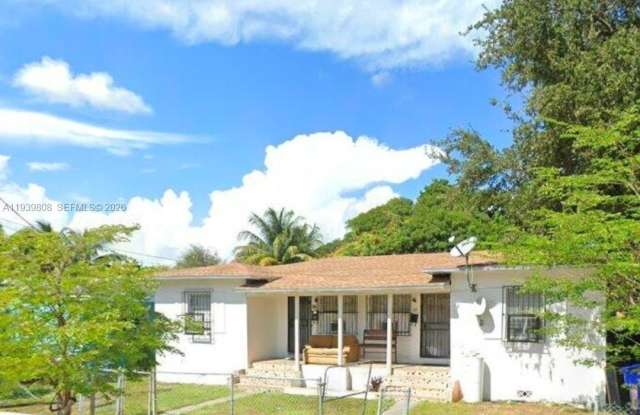 63 NW 68th Ter photos photos