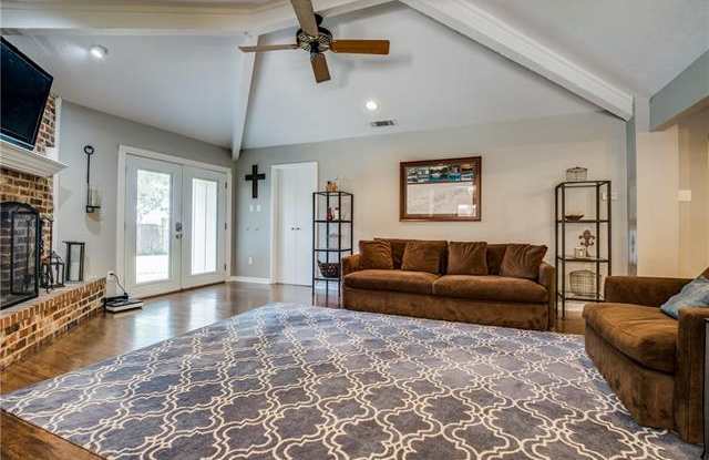 805 Pleasant Valley Lane Gallery 4