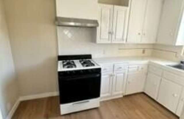 5728 Hazeltine Avenue Gallery 4