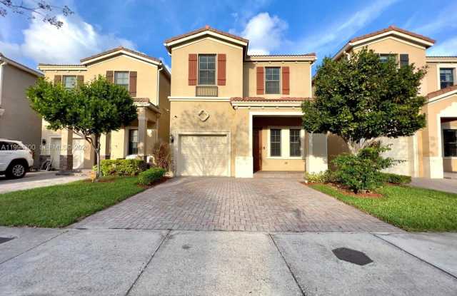 649 NE 191st St photos photos