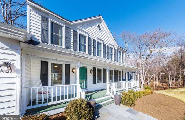 980 OLD HOLLY Drive - 980 Old Holly Drive, Great Falls, VA 22066