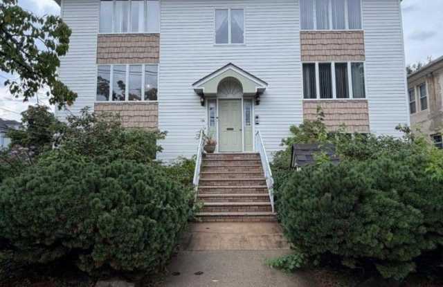 226 Maple Ave Gallery 1
