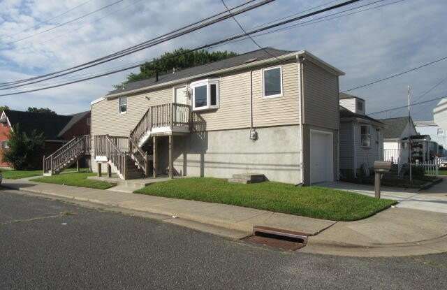126 Maple Avenue Gallery 1