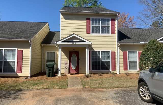 2 Bedroom 2 Bathroom Available in July! photos photos