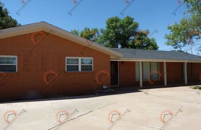 1901 Enloe Drive - 1901 Enloe Drive, Clovis, NM 88101