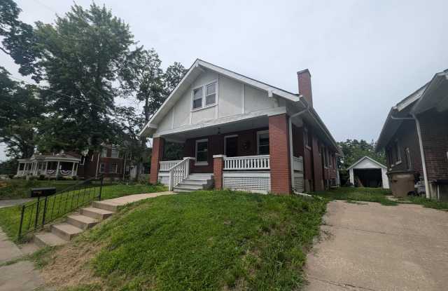 615 N 7th St - 615 North 7th Street, Atchison, KS 66002