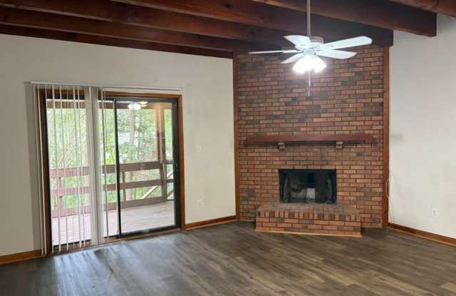 3740 Donovan Drive Apt B - 1 photos photos
