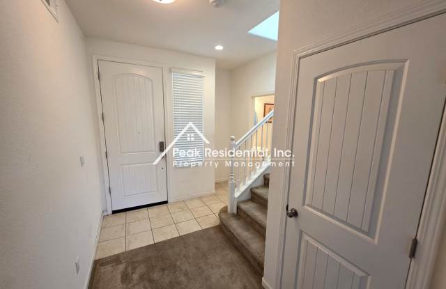 Great 4bd/3ba Home with 2 Car Garage! Gallery 4