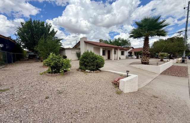 314 W Mohave Street Gallery 1