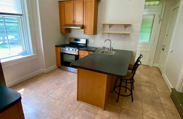 5 Bed/ 3 Bath on Parker Mins from UC  for Only $775/pp ($3,875/mo) Gallery 4