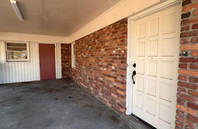 3 Bed 1 Bath Brick House Gallery 4