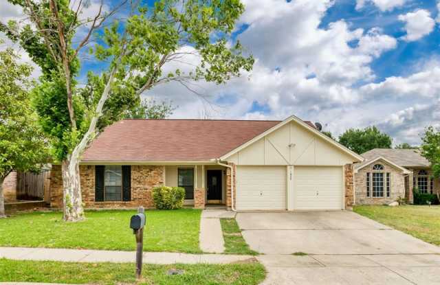 7920 Sunrise Drive - 7920 Sunrise Drive, Watauga, TX 76148