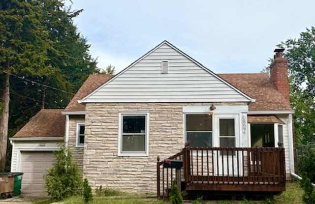 Charming 4-Bedroom Home in the Heart of Windsor Heights! photos photos