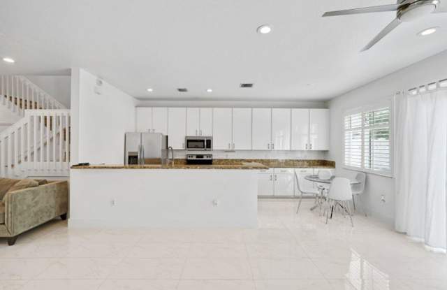 131 SE 7TH Way 131, Pompano Beach, FL 33060 - 7390 Gallery 1