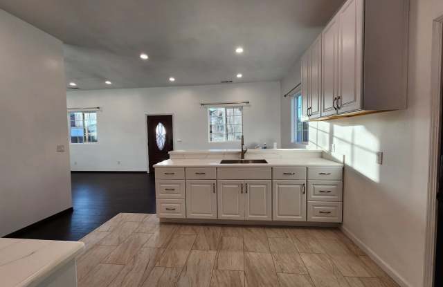 7744 Vineland Avenue photos photos