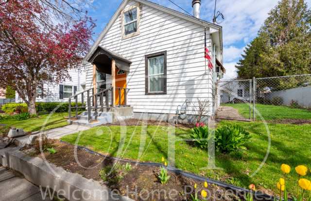 Charming Walla Walla Home with Gas Fireplace, Backyard Patio, and Off-Street Parking! photos photos