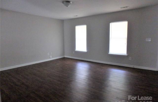 5243 Henderson Circle Gallery 3