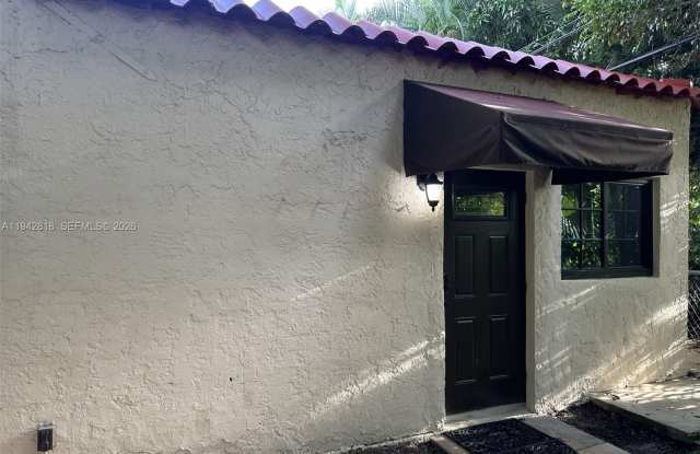 914 Madrid St photos photos