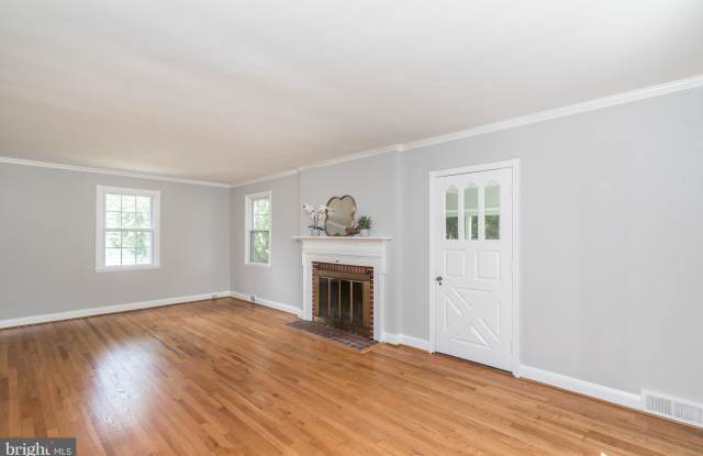 124 E LAKE AVENUE Gallery 4