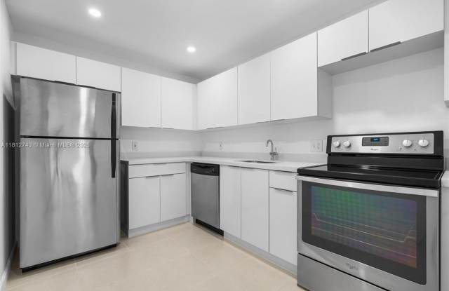 4222 Inverrary Blvd photos photos