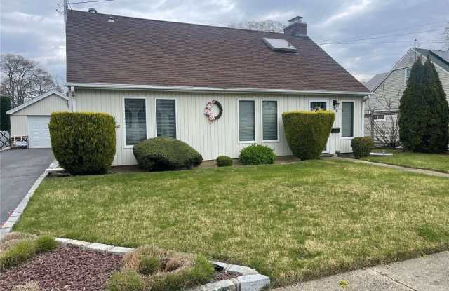 15 Copiague Place - 15 Copiague Place, Copiague, NY 11726