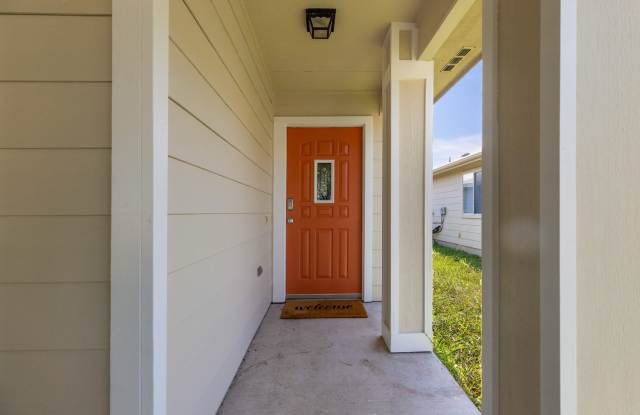 Updated 4/BR 2/BA Home Minutes from Downtown! Gallery 4