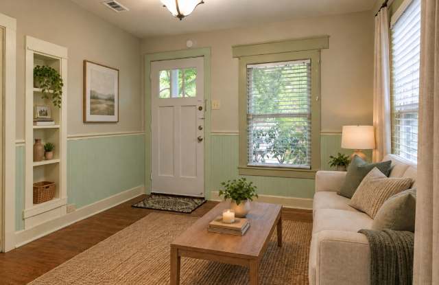 Charming North Campus Bungalow Gallery 4