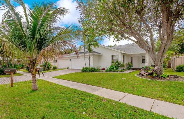 216 SE 9TH ST DANIA, FL 33004 photos photos