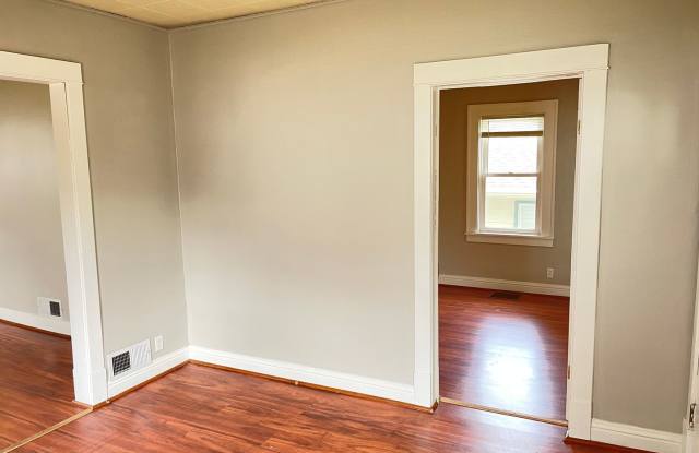 Great Benson area house $1495 *Move in special* Gallery 4