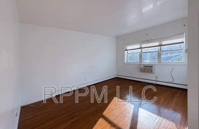 109 William St #8 Gallery 2