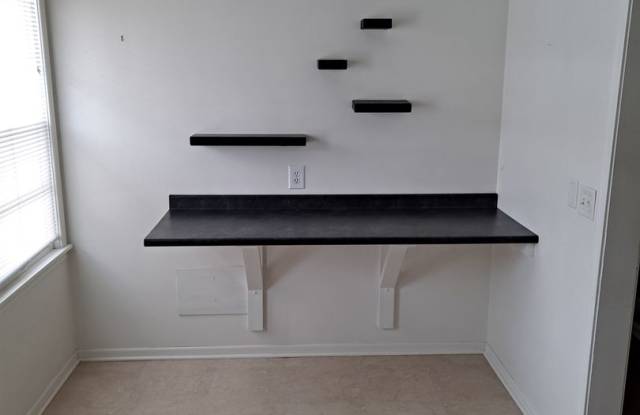 3 bed 2 bath 1 car garage, with fenced in backyard right in Aksarben! Gallery 4