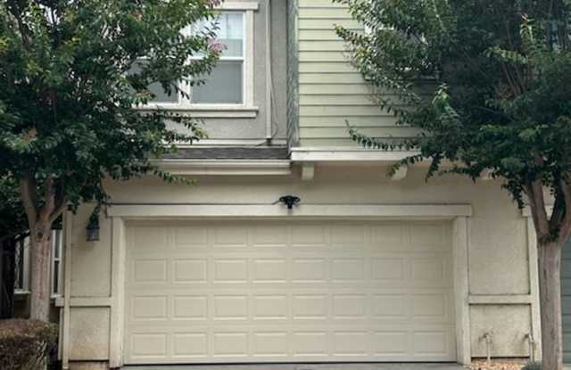 Experience Modern Comfort in This Newer Spacious San Lorenzo Townhouse! photos photos