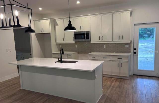 330 KIMBLE Avenue Gallery 4