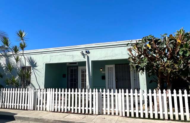 Retro Style Two Bedroom, Centrally Located photos photos