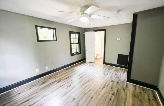 310 Pinehurst Drive - B Gallery 4