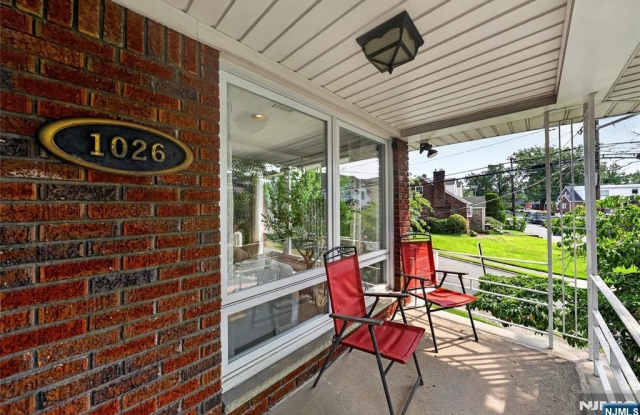 1026 Harvard Place Gallery 2