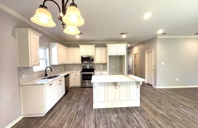 196 Twisted Oaks Gallery 4