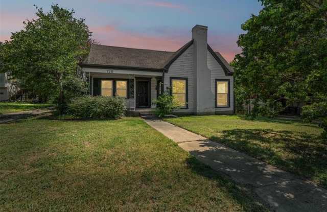 720 E Walnut Street - 720 East Walnut Street, Hillsboro, TX 76645
