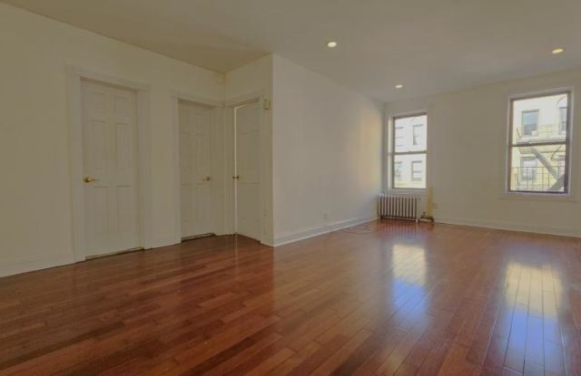 20 Magaw Place Gallery 3