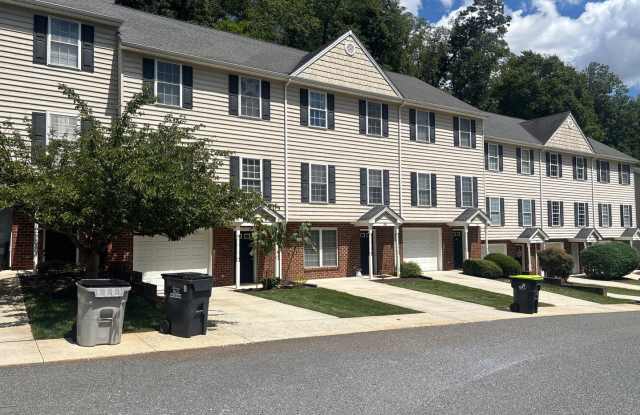 Crescentwood Townhomes on Lakeside Drive Gallery 3