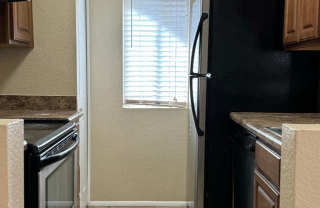 Central 2 bedroom condo, near U of A and UMC! Gallery 4