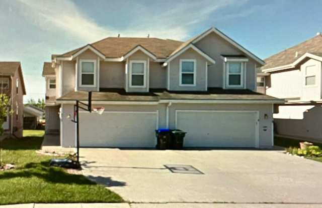Beautiful 3BR, 3.5BTH 1/2 duplex in west Topeka, Washburn Rural Schools Gallery 1