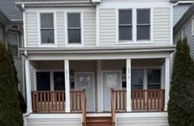 Luxury Living in Historic Brewer’s Hill 2010 N Buffum St. | 3 Bed, 2.5 Bath + Loft | $2,695/mo photos photos