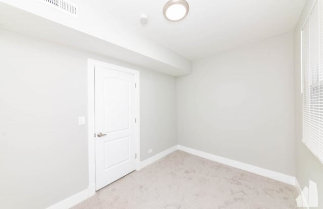2923 N Avers Ave photos photos