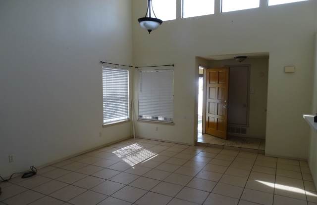 COMPETITIVELY PRICED WESTSIDE DUPLEX Gallery 4