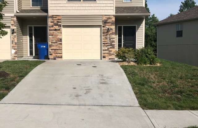 3 Bed Townhome in Grain Valley - 1425 Northeast Mary Court, Grain Valley, MO 64029