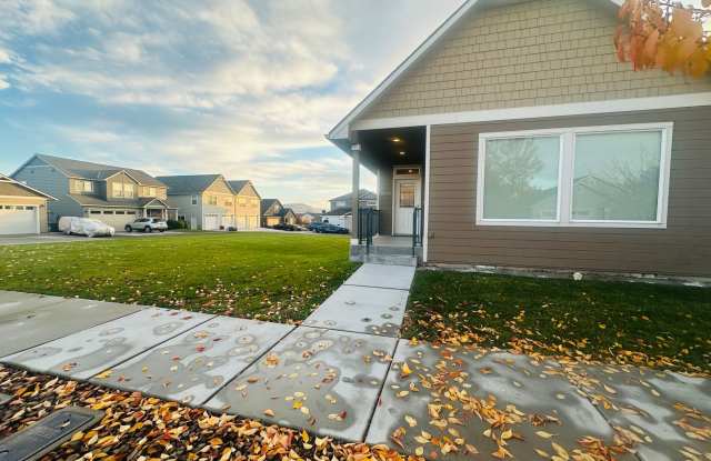 Spacious Duplex in Badger Mountain South - 4535 Barbera Street, Richland, WA 99352